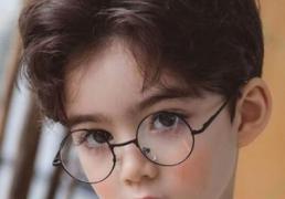 2025年姓黄男孩周易起名，姓黄的男宝宝简单有内涵的名字