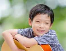 詹姓男孩八字缺金取什么名字好，欣欣向荣的姓詹五行属金的男宝宝名字