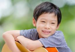 詹姓男孩八字缺金取什么名字好，欣欣向荣的姓詹五行属金的男宝宝名字