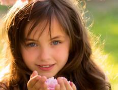 席姓女孩八字五行缺火怎么取名，绚丽多姿的姓席属火女宝宝名字