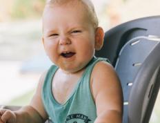 严姓八字五行缺水的小男孩取什么名字好，正直坚韧的姓严属水男宝宝名字推荐