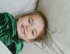 辛姓女宝宝八字缺火取什么名字好，颖悟绝伦的姓辛属火女孩名字大全