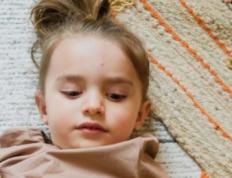 赞字五行属性及取名寓意，多姿多彩的带赞字女宝宝名字大全